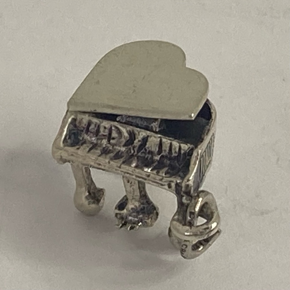 VINTAGE STERLING GRAND PIANO CHARM
